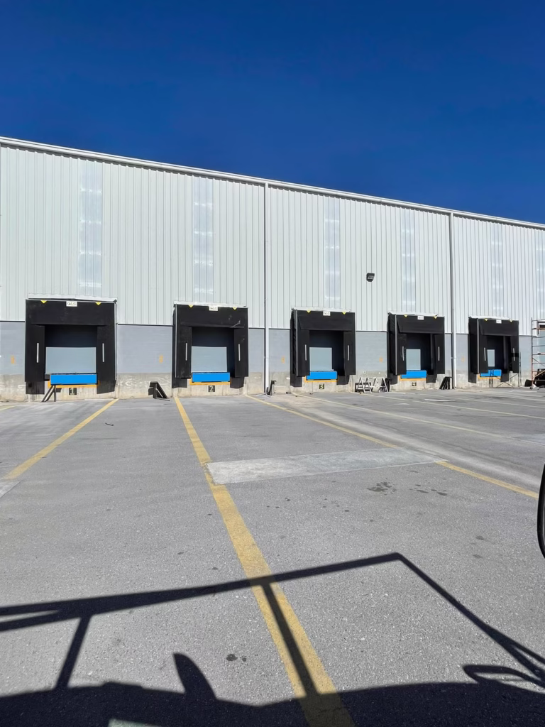shelter retractil abrigo de andende carga y descarga de materiales hecho en europa entrega inmediata solicitudes urgentes