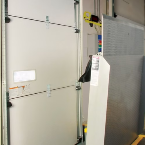 TKO DOCK DOOR PUERTAS IMPACTABLES INDUSTRIALES PUERTAS IMPACTABLES PARA ANDENES DE CARGA CDMX MEXICO MONTERREY 