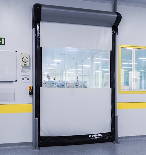 puerta dynaco d313 streamline en ambientes industriales controlados